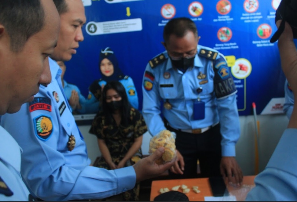 Selundupkan Kue Lebaran Isi Sabu, Warga Surabaya Diamankan Petugas Lapas Pemuda Madiun
