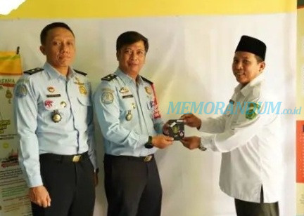 Sukses Gelar Eazy Paspor JCH Gresik, Imigrasi Tanjung Perak Terima Apresiasi Kemenag