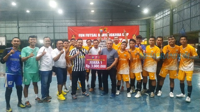 Tim Perhutani Juara Fun Futsal Bhayangkara ke-77 Polres Jember