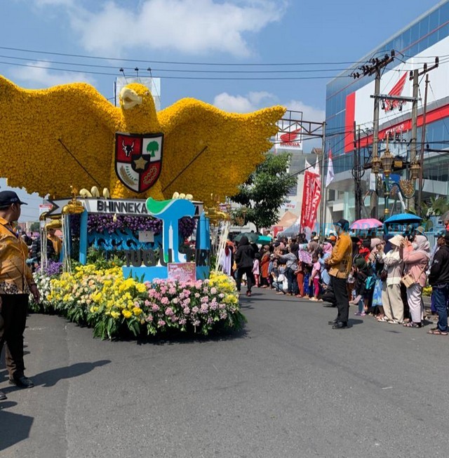 Garudya Tugu Tirta Pikat Penonton Karnaval Kota Malang