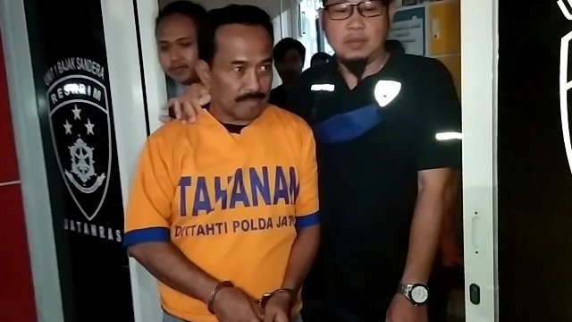 Usai Diperiksa 12 Jam, Mantan Wali Kota Blitar Ditahan di Mapolresta Sidoarjo