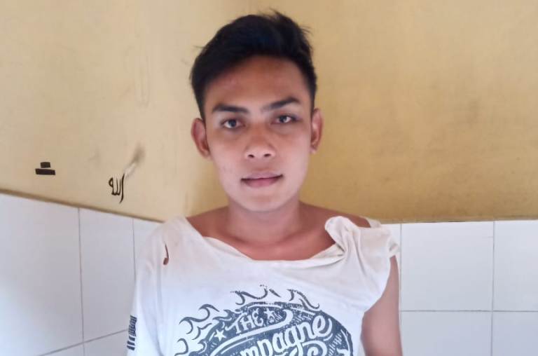 Pemuda Sawah Pulo Satroni Rumah Warga Tenggumung