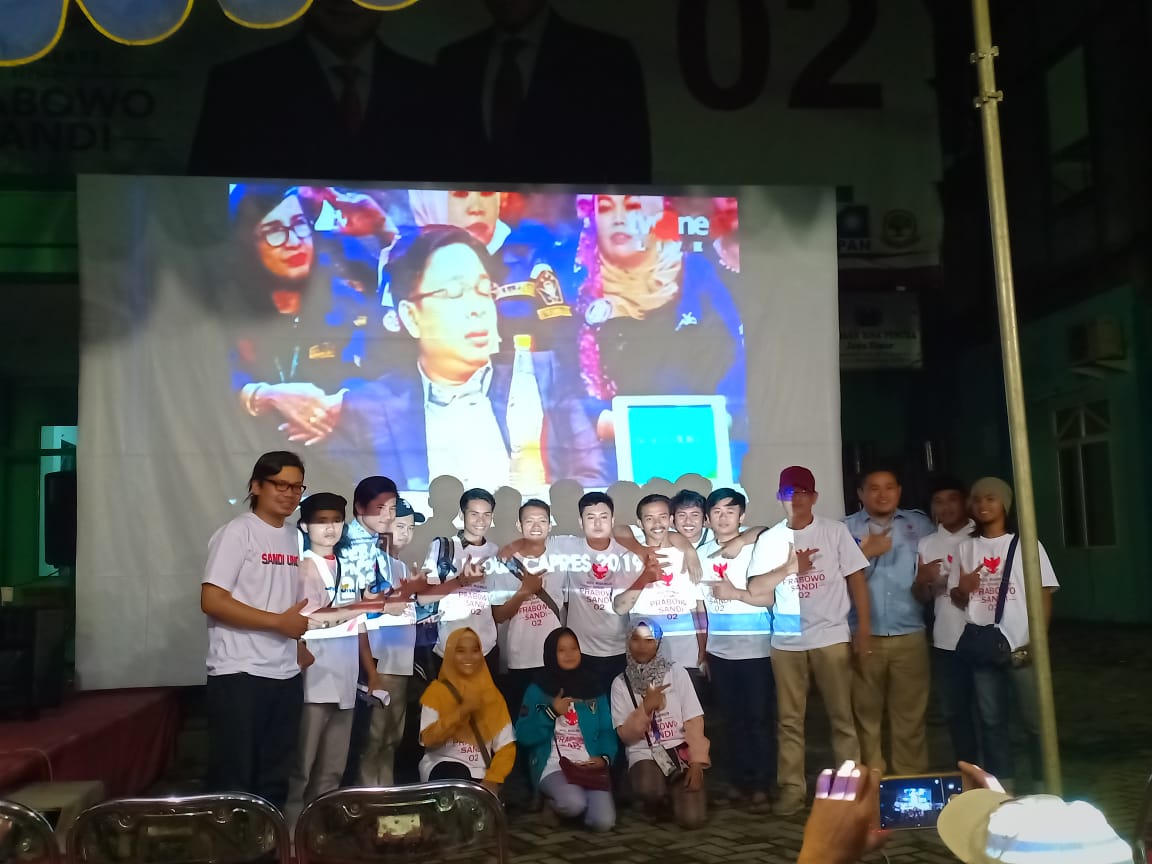 Pendukung Prabowo-Sandi Nobar di Rumah Pemenangan
