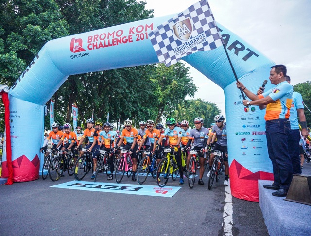 Pangdam V Brawijaya Lepas Ribuan Cyclist Herbana Bromo KOM Challenge 2019