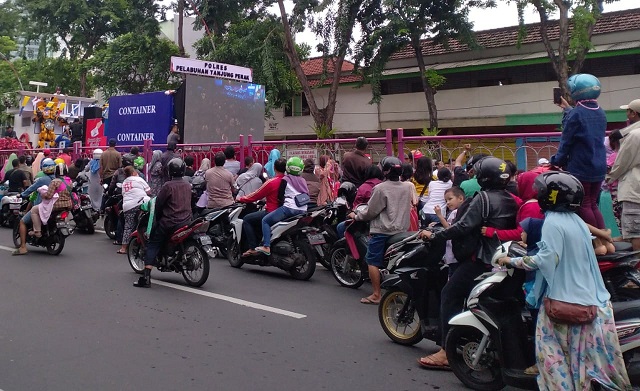 Polres Pelabuhan Tanjung Perak  Kirim Truk Kontainer di Parade Vaganza
