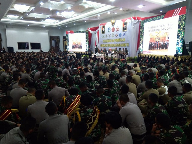 885 Taruna Akademi Latsitardanus di Jawa Timur
