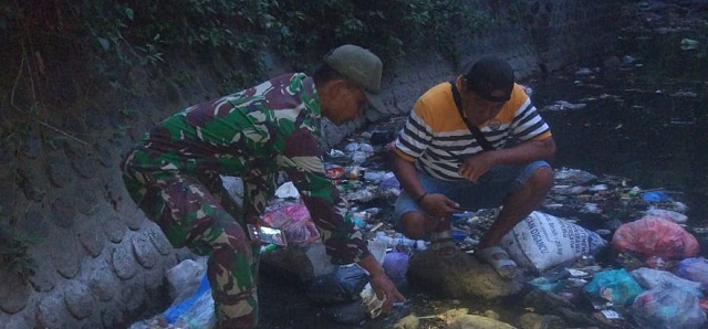 Mancing, Temukan Mayat Bayi di Bawah Jembatan Krumbang