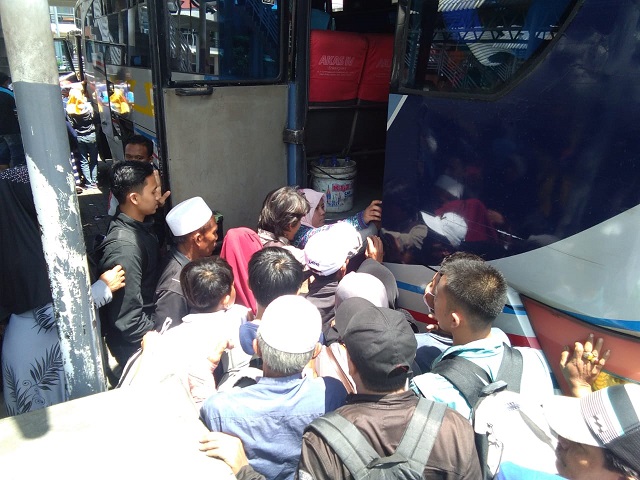 Ratusan Penumpang di Terminal Purabaya Gagal Ikut Pemilu