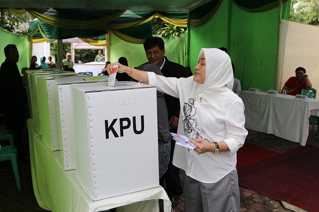 Jokowi-Ma’ruf Menang di TPS Bupati dan Wabup Bojonegoro