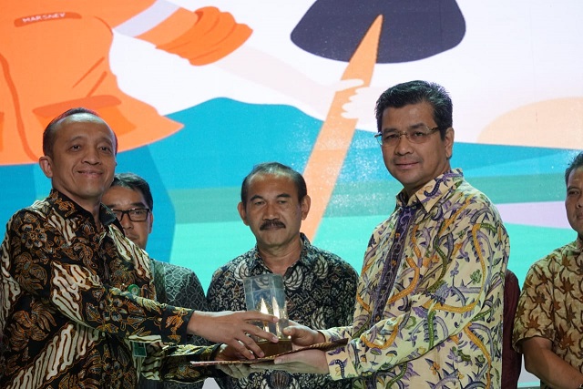 Semen Indonesia Raih Penghargaan Inspirator Reklamasi Hutan