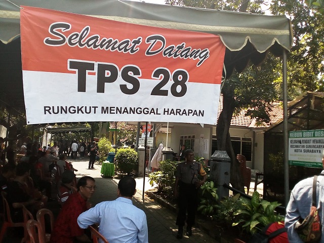 Tim Kesehatan Kawal PSU di TPS 11 Lidah Kulon dan TPS 28 Rungkut Menanggal