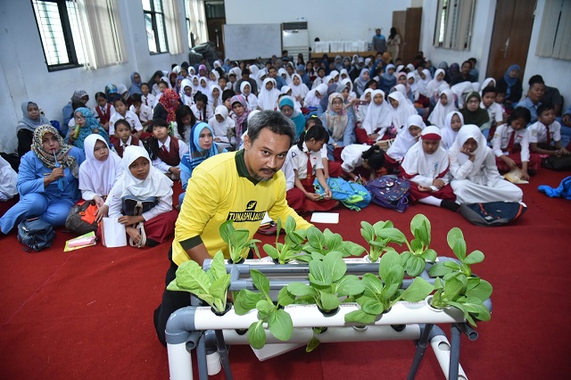 Murid SD Diberi Pelatihan Hidroponik