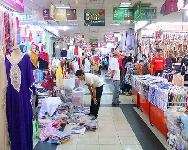 Ramadan, Baju Muslim Laris Manis