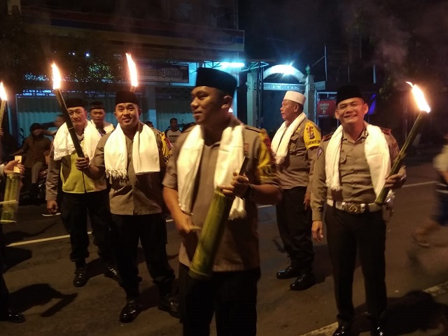 Kapolres Lamongan Sahur Bareng Komunitas Otomotif