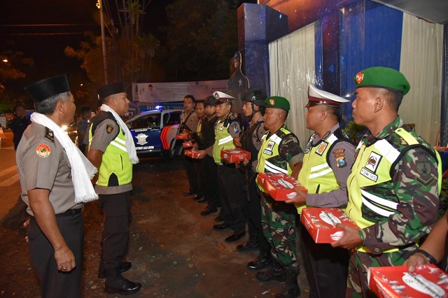 Pastikan Keamanan, Polres Lamongan Patroli Sahur