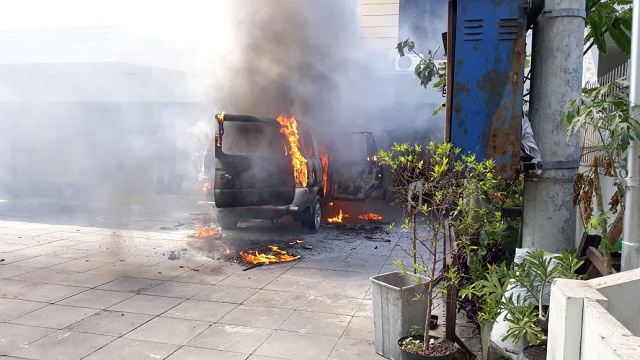 Mobil Operasional Gereja di Jalan Raya Arjuno Terbakar