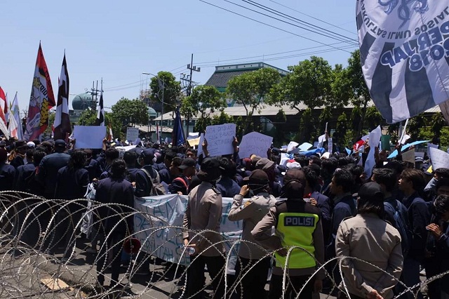 Polrestabes Surabaya Siagakan 500 Personel Amankan Demo Mahasiswa
