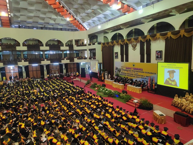 1.146 Lulusan Ubhara Surabaya Diwisuda