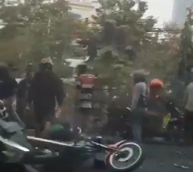 Dua Kelompok Bentrok di Jalan A Yani