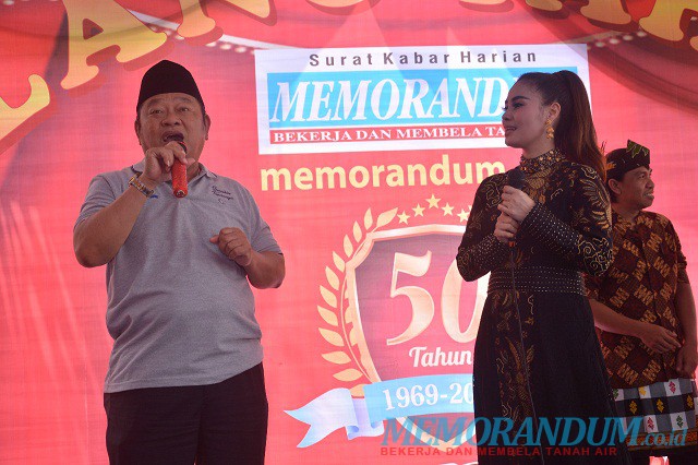 Bupati Sidoarjo Nyanyi  Dua Lagu untuk Memorandum