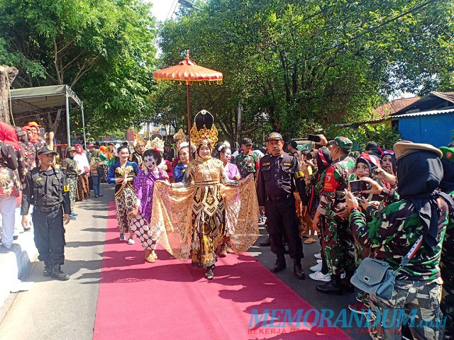 Peringati Hari Pahlawan di Panggung Terapung Kali Surabaya