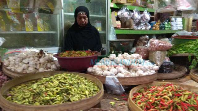 Sepekan Jelang Ramadan, Harga Cabai Turun di Pasar Lamongan