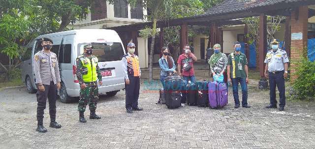 Selesai Karantina di Surabaya, Petugas Gabungan Jemput 4 Pekerja Migran Indonesia