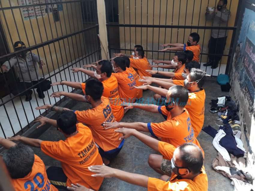 Tahanan Polres Probolinggo Kota Diajak Jaga Kebugaran dengan Olahraga Rutin