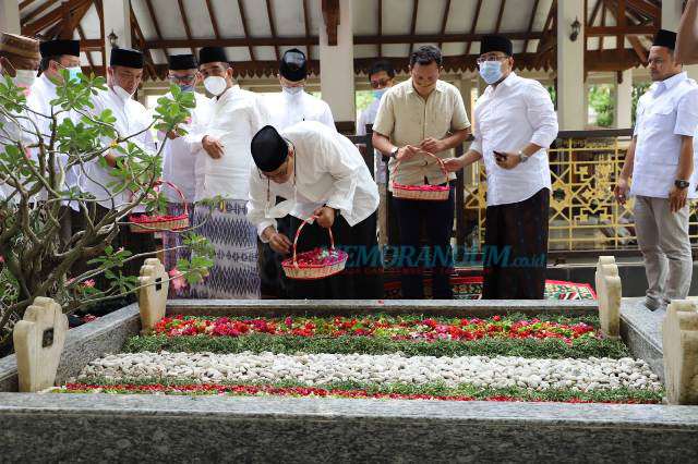 Napak Tilas Resolusi Jihad, Kader Gerindra Ziarah Ke Makam KH Hasyim Asy’ari