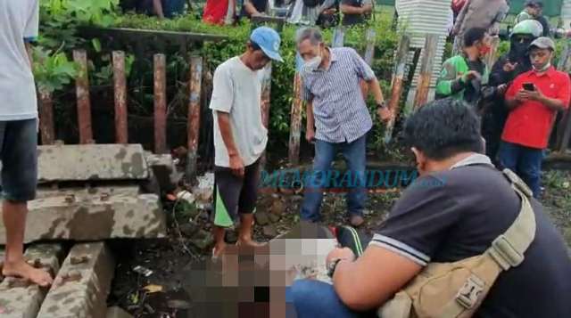 Terserempet KA Komuter, Pemotor Terkapar Bersimbah Darah