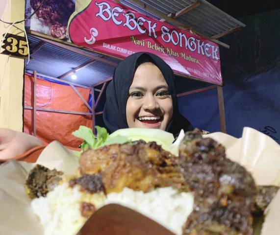 Nasi Bebek Songkek Bu Isna, Tawarkan Sensasi Kuliner di Pojok Kampung Bulak