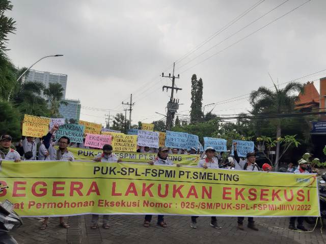 Demo, Mantan Karyawan PT Smelting Desak PN Gresik Laksanakan Eksekusi 