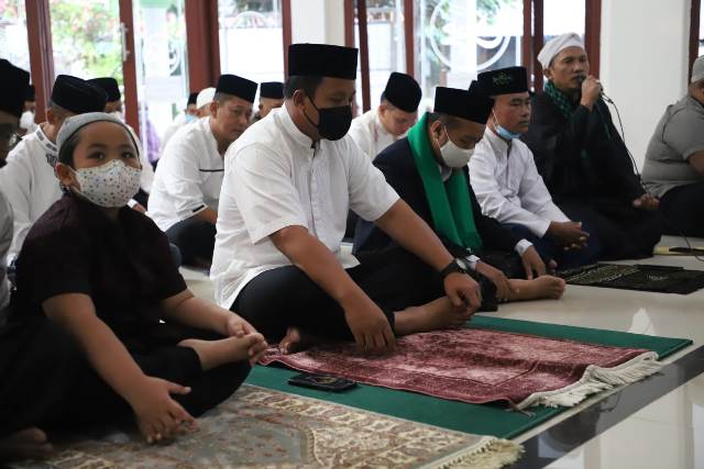 Kapolres Mojokerto Laksanakan Salat Id di Asrama Polres