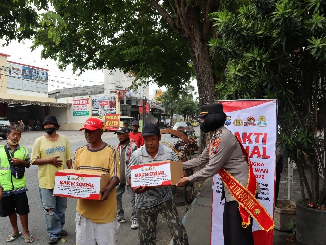 Peringati HUT Ke- 74, Polwan Polres Tulungagung Gelar Bakti Sosial