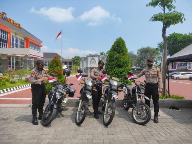 Semarak Kemerdekaan, Kendaraan Dinas Polres Gresik Dipasang Bendera Merah Putih