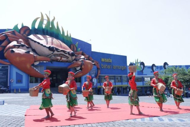 Tim Polres Lamongan Tampilkan Tari Baronan di Malam Harmoni Nusantara