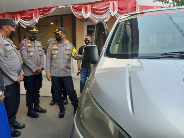 Polisi Lamongan Sumbang Mobil untuk Yayasan Sosial