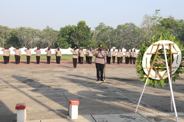 Polwan Polres Mojokerto Raya Ziarah ke TMP 