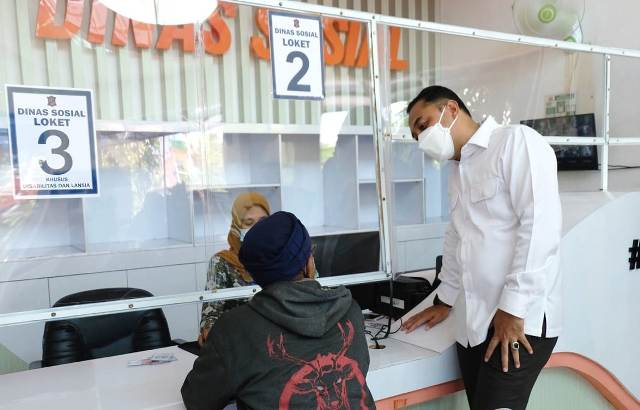 Sidak Kantor Dinsos, Wali Kota Eri Cahyadi Bertemu Warga Ingin Daftar MBR