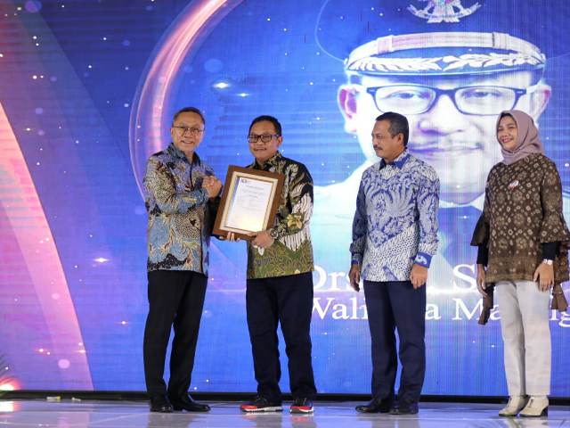 Wali Kota Malang Terima Penghargaan Pasar Kasin Berpredikat SNI
