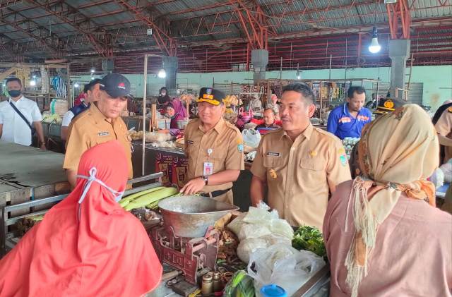 Pantau Harga Bahan Pokok, Wabup Jombang Blusukan ke Pasar