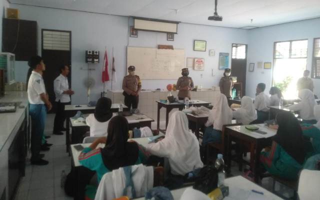 Cegah Kenakalan Remaja, Polsek Ngunut Sambangi SMAN 1