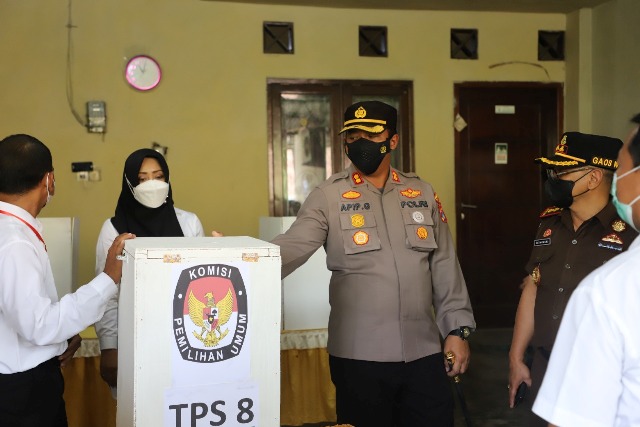 Pantau Pilkades Serentak, Kapolres Mojokerto Datangi TPS 