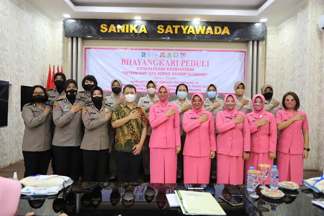 Gandeng RS Onkologi, Polwan Polres Tulungagung Gelar Health Education