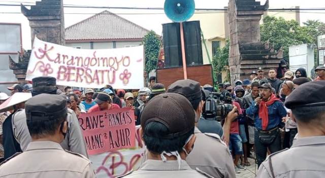 Demo, Aliansi Peduli Desa Kepung Tuntut Kades Mundur