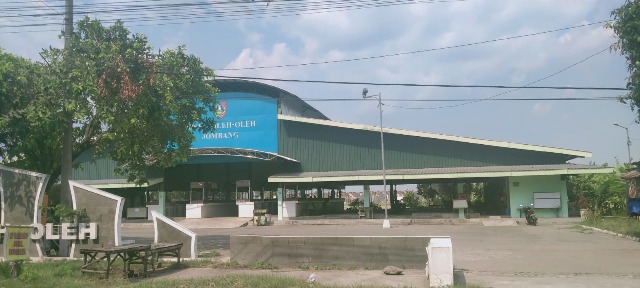 Sepi Pembeli, Penjual Ramai-ramai Tinggalkan Pusat Oleh-Oleh