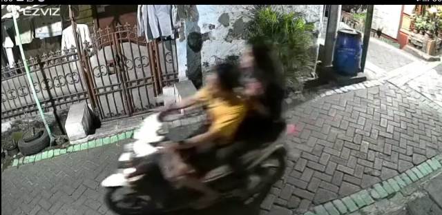 Dua Bandit Terekam CCTV, Acak-acak Girilaya Gasak Vixion