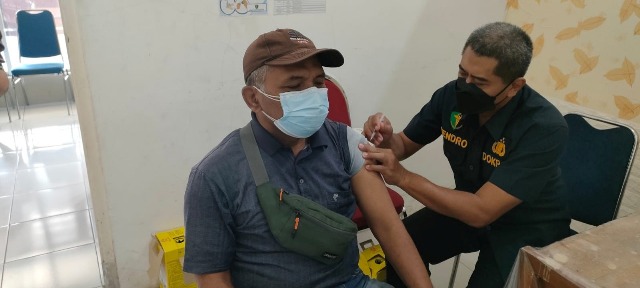 Sidokkes Polres Kediri Gelar Vaksinasi Gratis di Klinik Bhayangkara