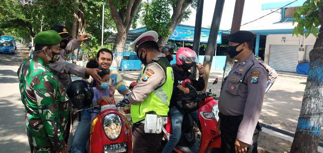 TNI-Polri Masif Operasi Yustisi Penegakan Prokes di Lamongan
