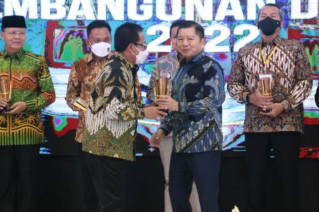 Kota Malang Raih Penghargaan Pembangunan Daerah 2022